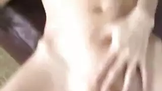 زب اسود طويل جدا امام كس الفتاة الجميل و ينيكها بقوة