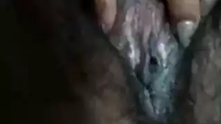 فتاة ممتلئة تحصل على جماع صريح من الوكيل والمنزل خالٍ لها