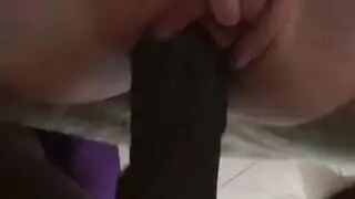 ساخن وثقيل: قضيب أسود كبير ينيك فتاة مهووسة بالحجم