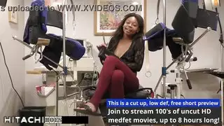 إباحية واقعية: الطبيب يستخدم لعبة جنسية لمنح الفتاة المراهقة هزات جماع قوية