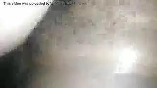 أثداء طبيعية كبيرة بحلمات مثقوبة في عبودية صريحة