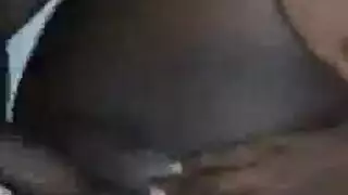 الفحل الأسمر يحصل على مكافأته بضربات قوية على الأريكة
