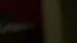 يمتلئ سد عرقي قرنية مع مجموعة ضخمة من العلب مع الديك الثابت