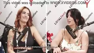 سارة عربي تعرف أن لديها أفضل الثدي في الإباحية وقد فازت بجوائز