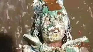 مراهقة آسيوية تركب زب ضخم في جنس علني خارجي