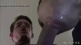 بي بي سي يمص فرج أسود كبير في إجراءات إباحية قاسية