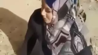 مشهد تبول إباحي مع عاهرة محجبة خائنة