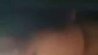 هاتف عاري الصدر ربط الحذاء