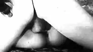 بنات في زي موحد تخضعن لإيلاج مزدوج