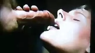 فم ومهبل بايبر بيري يتم ملؤهما في جلسة إباحية