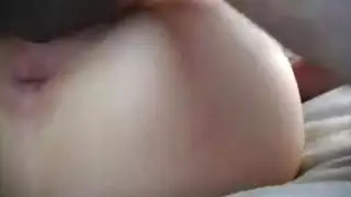 شقراء مثيرة تستعرض ثونغها لجعل قضيبه منتصباً