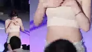 ينيكها بزب طويل