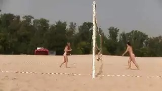 مشهد إباحي لمراهقة: أثداء كبيرة ومؤخرة مستديرة