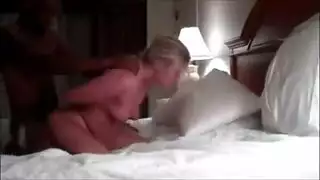 شرطيه شيمل تفتيش النساء وتلمس الكيلاني