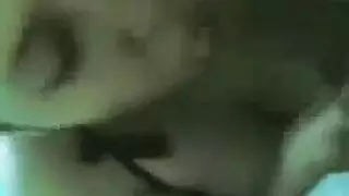 شرموطة مصرية تمص الزب ثم تُدخل زب في كسها