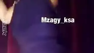 منحنيات عراقية آسرة في مشهد رقص إباحي شهواني