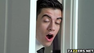 سكس محارم ولد وامه يدخل على امه المكتب وهى تمارس العادة السرية