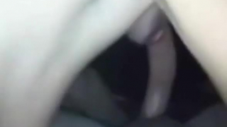 الفرخ الفرنسي يركب دسار مدهشًا ، في حين أن صديقتها المفضلة تقوم بعمل فيديو لها