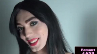 غريب femboy المرحاض تبول هههه عمل سيئة