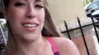 يتم تحفيز الساخنة كس فاتنة من قبل المدلك على أفضل صديق لها