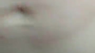 أمي ناضجة قرنية وابنتها الحصول على عمل صنم بجد.