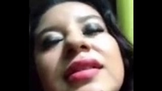 سكس استعراض ساخن مع مصرية ولعانة نار تقلع الروب وتلعب في بزازها و كسها