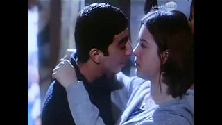 نيك سكسي منه شلبي علي السطح وقبلات ساخنة ومص بزازها الكبيرة