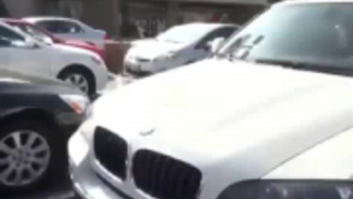 يا لها من فتاة جميلة تلحس سراويل داخلية